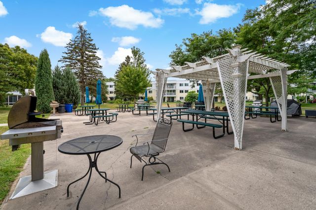 132 Demont Avenue E 325, Little Canada, MN 55117