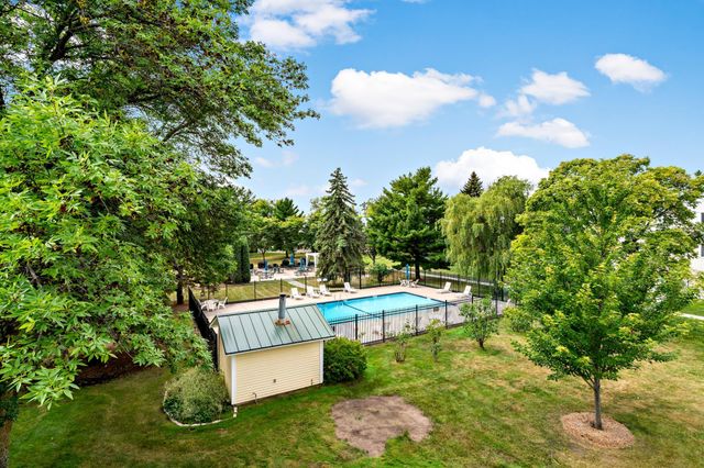 132 Demont Avenue E 325, Little Canada, MN 55117