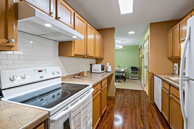 132 Demont Avenue E 325, Little Canada, MN 55117