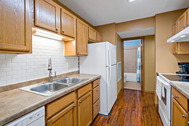 132 Demont Avenue E 325, Little Canada, MN 55117