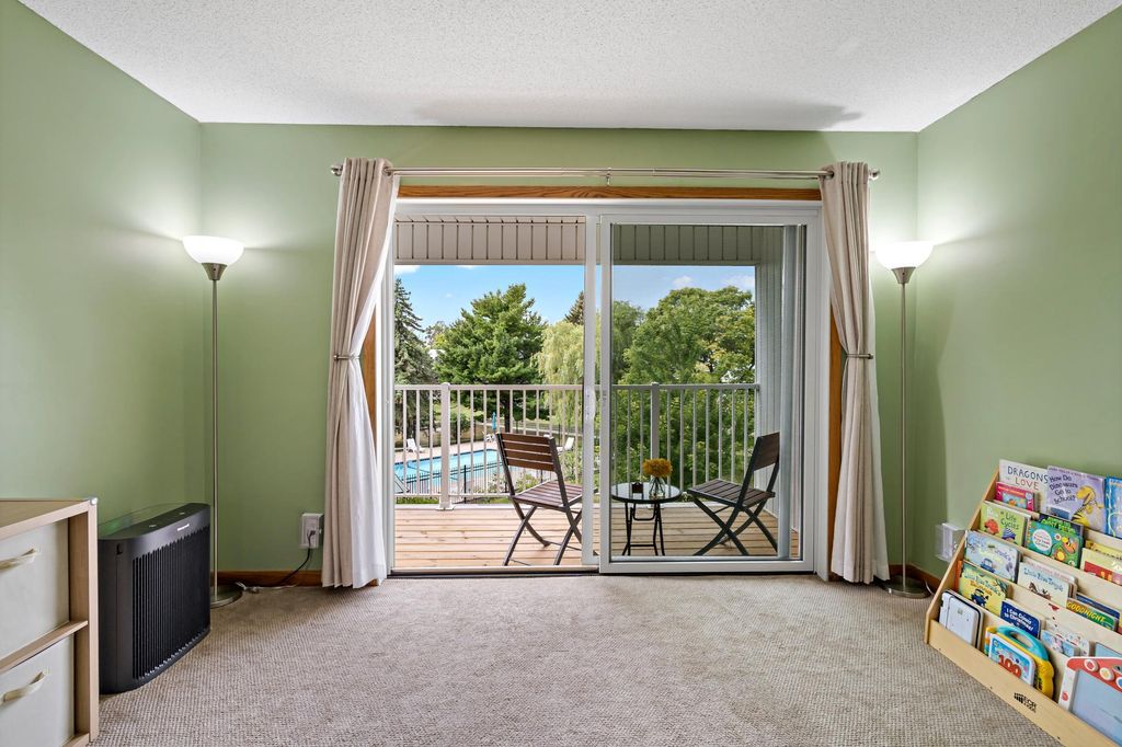 132 Demont Avenue E 325, Little Canada, MN 55117 — photo 3
