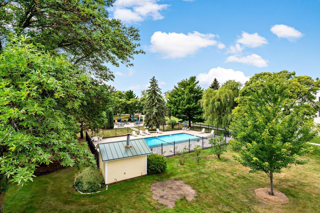 132 Demont Avenue E 325, Little Canada, MN 55117 — photo 5