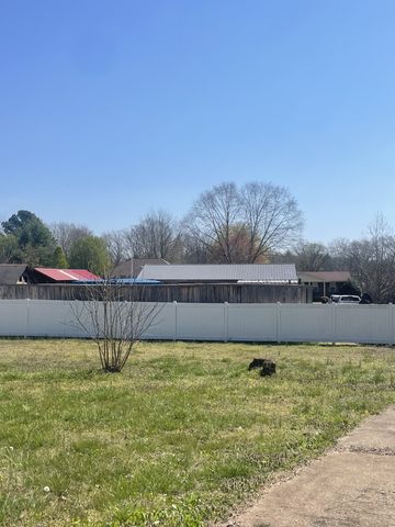 818 Windsor Ave, S, Lawrenceburg, TN 38464