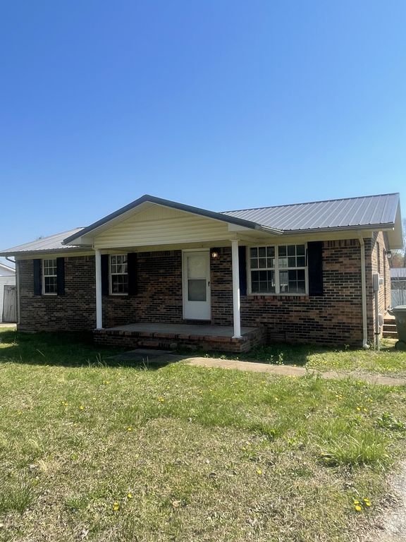 818 Windsor Ave, S, Lawrenceburg, TN 38464