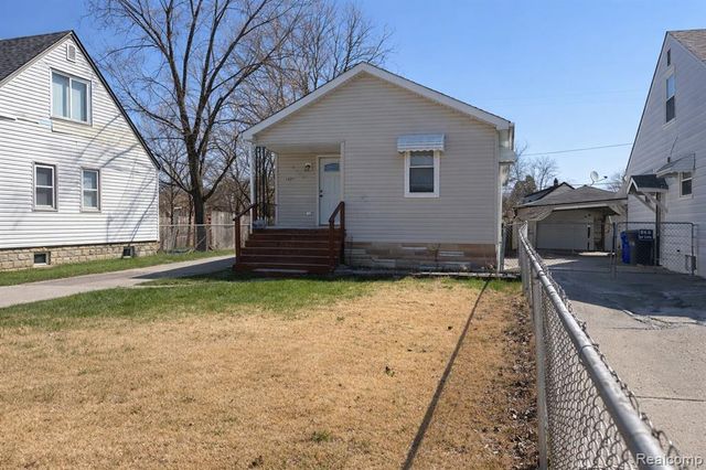 6228 Faust Avenue, Detroit, MI 48228