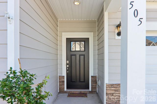 505 Fox Cove Road, Hendersonville, NC 28792