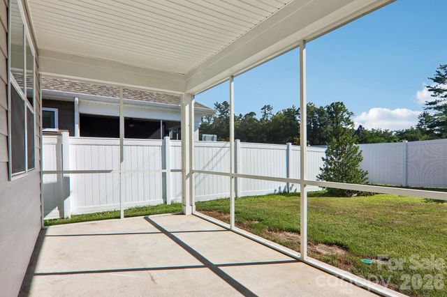 505 Fox Cove Road, Hendersonville, NC 28792
