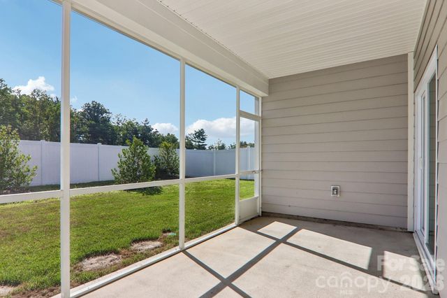 505 Fox Cove Road, Hendersonville, NC 28792