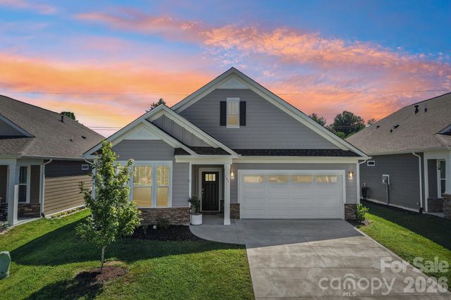 505 Fox Cove Road, Hendersonville, NC 28792