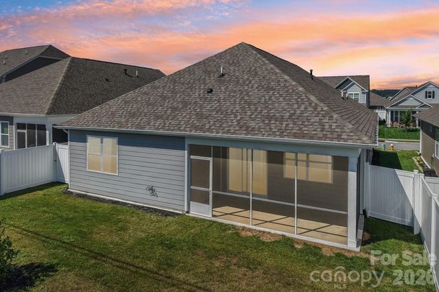 505 Fox Cove Road, Hendersonville, NC 28792