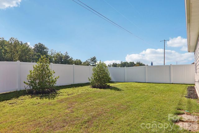 505 Fox Cove Road, Hendersonville, NC 28792