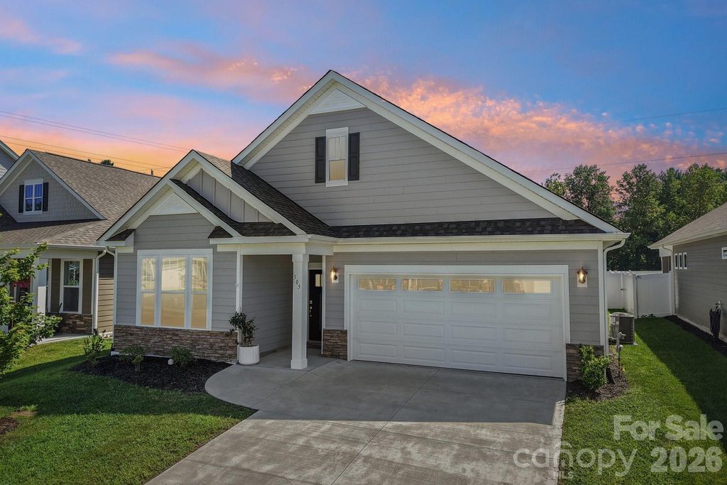 505 Fox Cove Road, Hendersonville, NC 28792