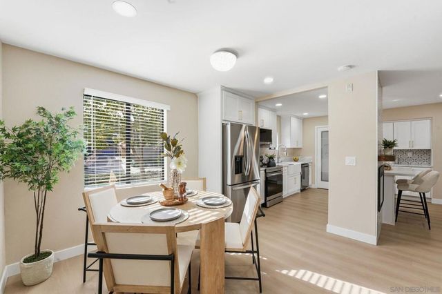 2564 NAVARRA DR 115, Carlsbad, CA 92009