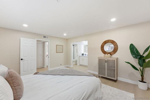 2564 NAVARRA DR 115, Carlsbad, CA 92009