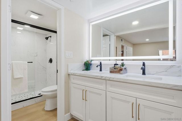 2564 NAVARRA DR 115, Carlsbad, CA 92009