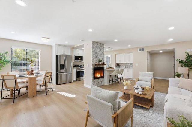 2564 NAVARRA DR 115, Carlsbad, CA 92009