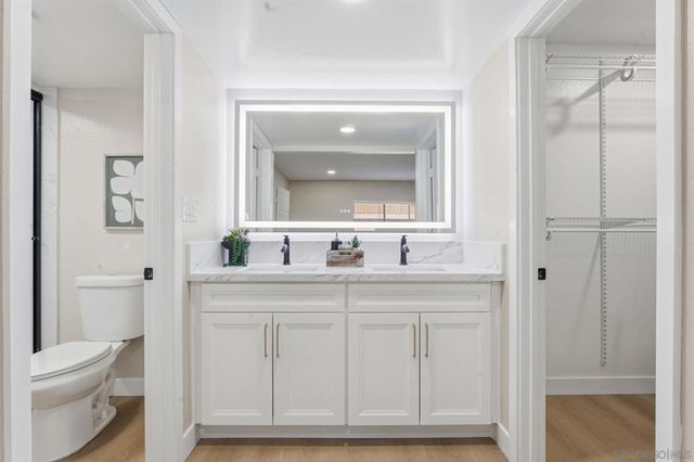 2564 NAVARRA DR 115, Carlsbad, CA 92009