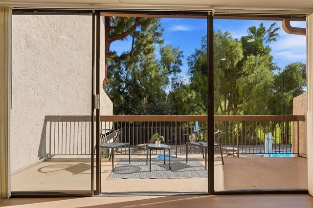 2564 NAVARRA DR 115, Carlsbad, CA 92009