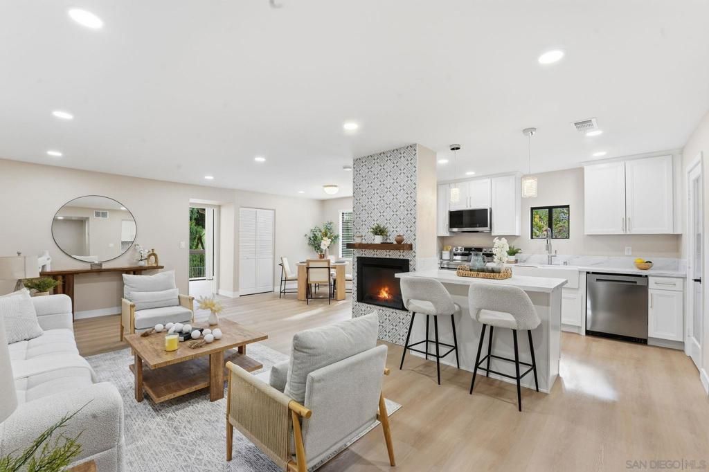 2564 NAVARRA DR 115, Carlsbad, CA 92009