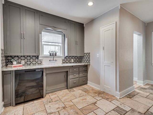 1016 E Edwards Street, Edmond, OK 73034