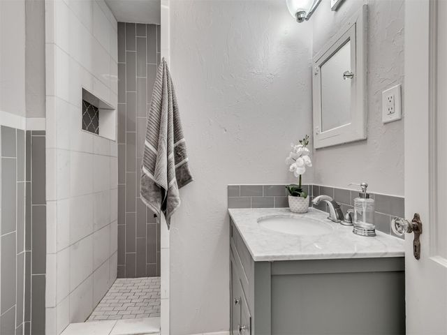 1016 E Edwards Street, Edmond, OK 73034