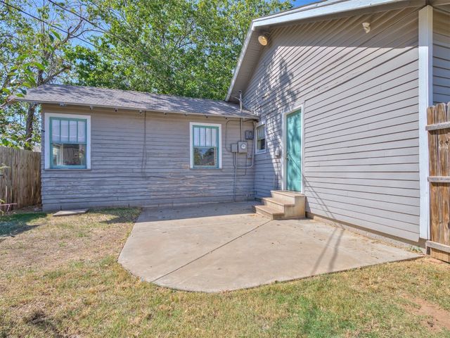 1016 E Edwards Street, Edmond, OK 73034