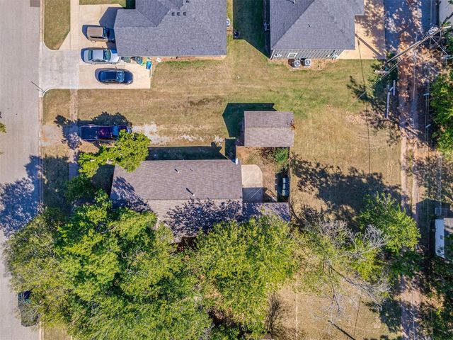 1016 E Edwards Street, Edmond, OK 73034