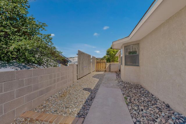 4304 Quartz Drive NE, Rio Rancho, NM 87124