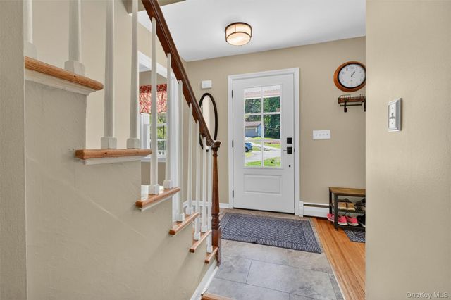 25 Susan Lane, Poughkeepsie, NY 12603