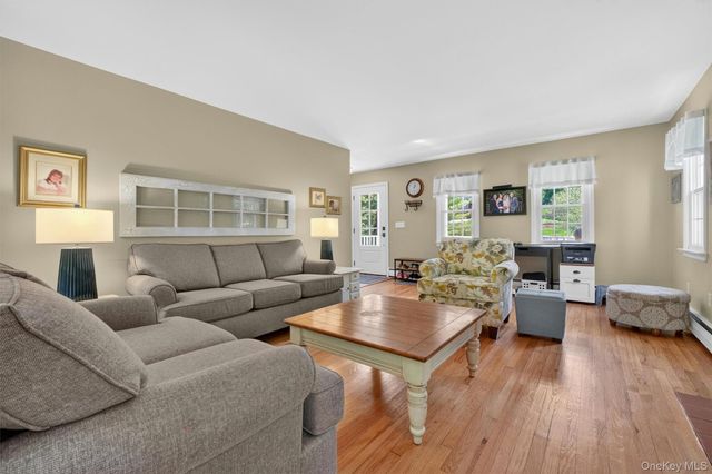 25 Susan Lane, Poughkeepsie, NY 12603