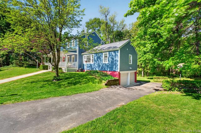 25 Susan Lane, Poughkeepsie, NY 12603