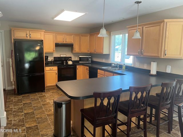 8329 Sycamore Woods Lane, Holland, OH 43528