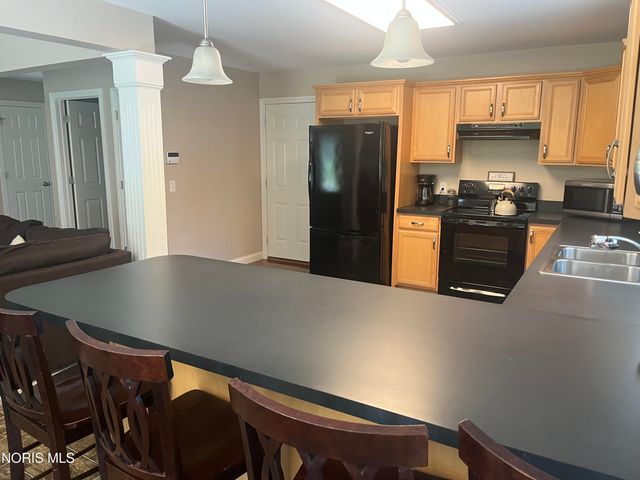 8329 Sycamore Woods Lane, Holland, OH 43528
