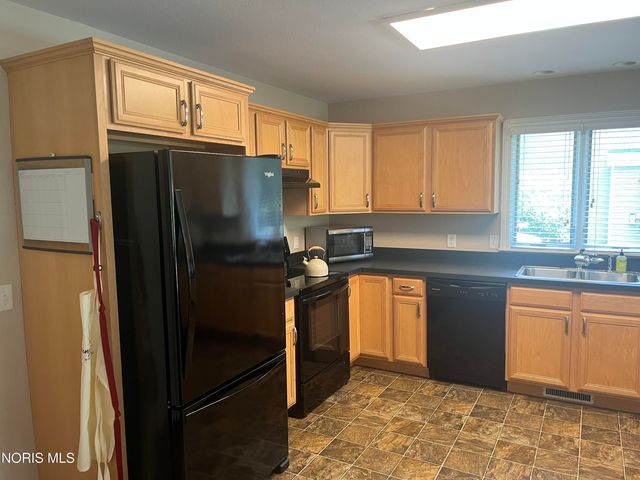 8329 Sycamore Woods Lane, Holland, OH 43528