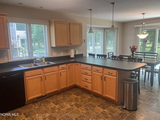 8329 Sycamore Woods Lane, Holland, OH 43528