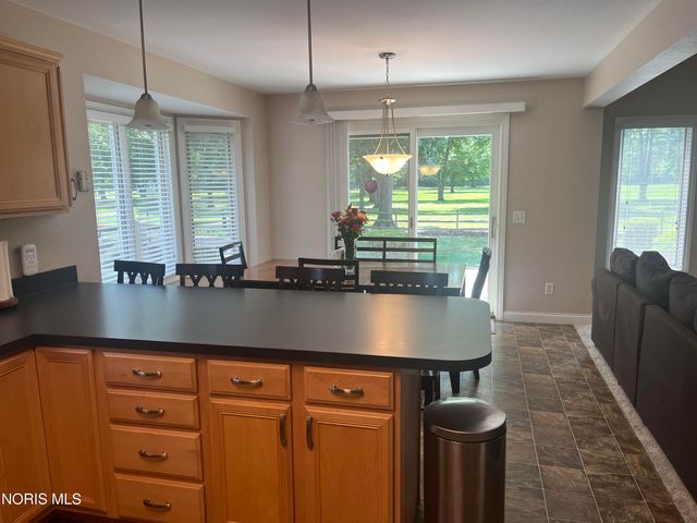 8329 Sycamore Woods Lane, Holland, OH 43528