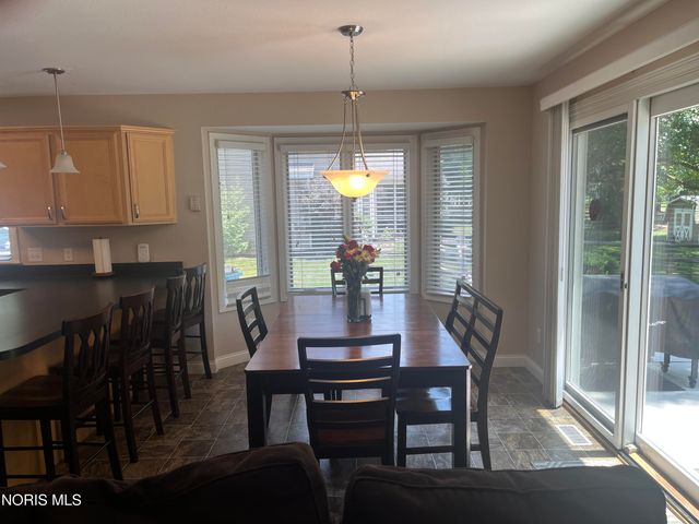 8329 Sycamore Woods Lane, Holland, OH 43528