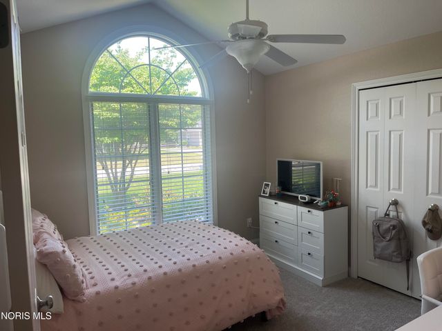8329 Sycamore Woods Lane, Holland, OH 43528