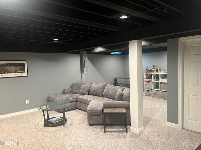 8329 Sycamore Woods Lane, Holland, OH 43528