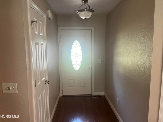8329 Sycamore Woods Lane, Holland, OH 43528