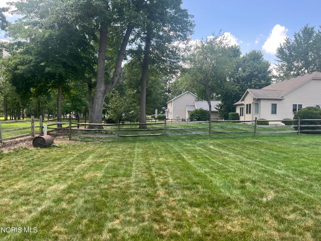 8329 Sycamore Woods Lane, Holland, OH 43528