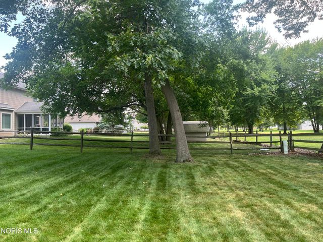 8329 Sycamore Woods Lane, Holland, OH 43528
