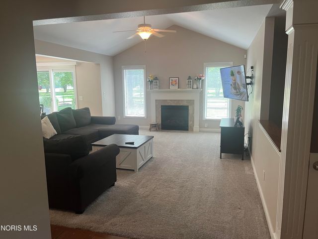 8329 Sycamore Woods Lane, Holland, OH 43528
