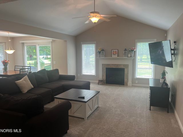 8329 Sycamore Woods Lane, Holland, OH 43528