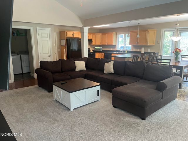 8329 Sycamore Woods Lane, Holland, OH 43528