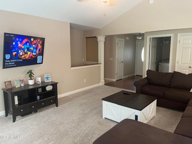 8329 Sycamore Woods Lane, Holland, OH 43528