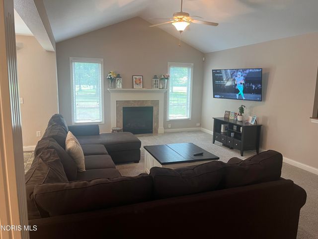 8329 Sycamore Woods Lane, Holland, OH 43528