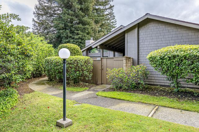 413 E Ranch Rd, Sacramento, CA 95825