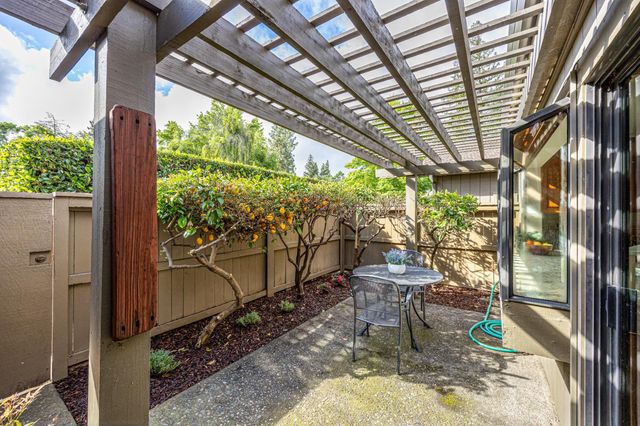 413 E Ranch Rd, Sacramento, CA 95825