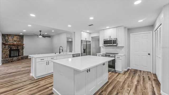 1100 HAMMOCK SHADE DRIVE, Lakeland, FL 33809